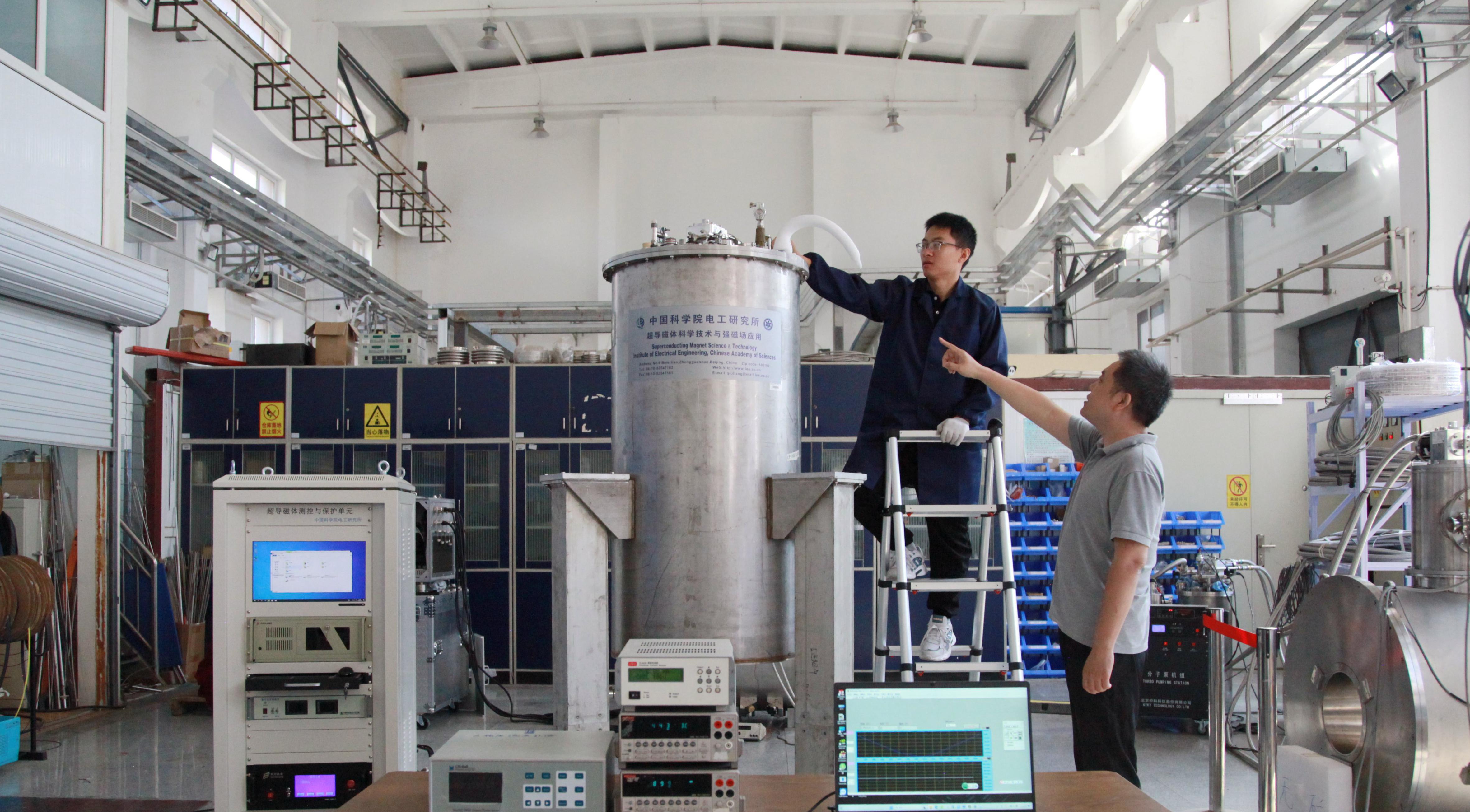 14.0T大口径高场通用超导磁体研制成功