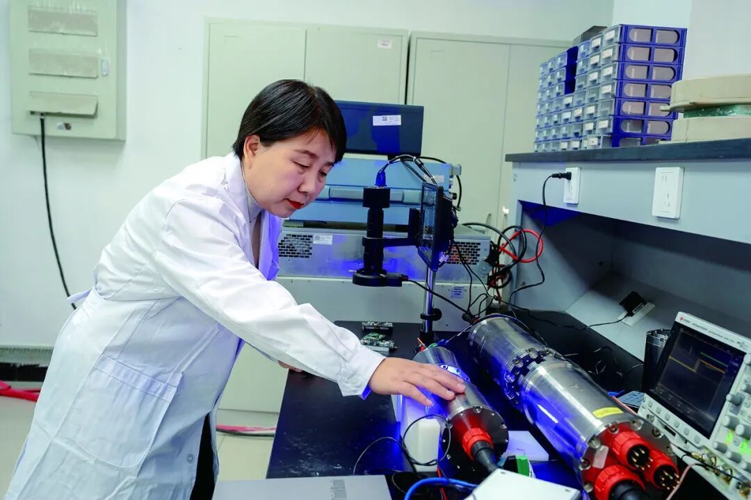 【中国科学网】破解我国深海装备“续航焦虑”！她带领团队实...